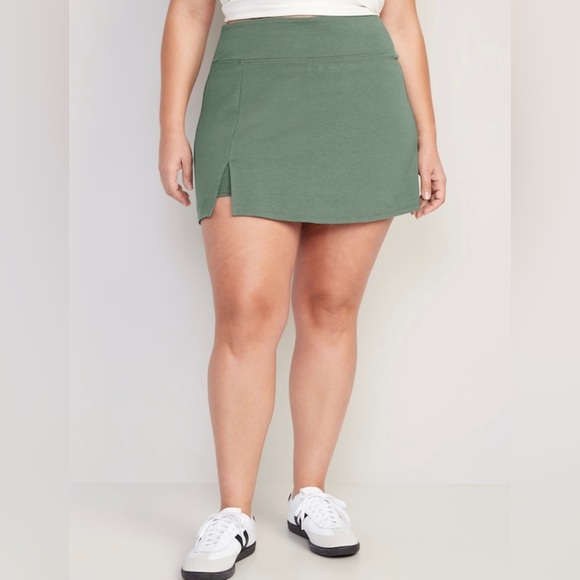 Old Navy Pants - NWT Old Navy Extra High Waisted PowerChill Skort In Forest Shade